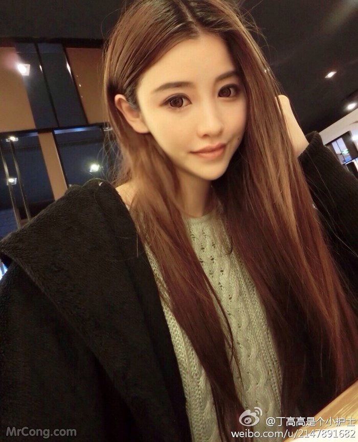 Cute selfie of ibo 高高 是 个小 护士 on Weibo (235 photos)