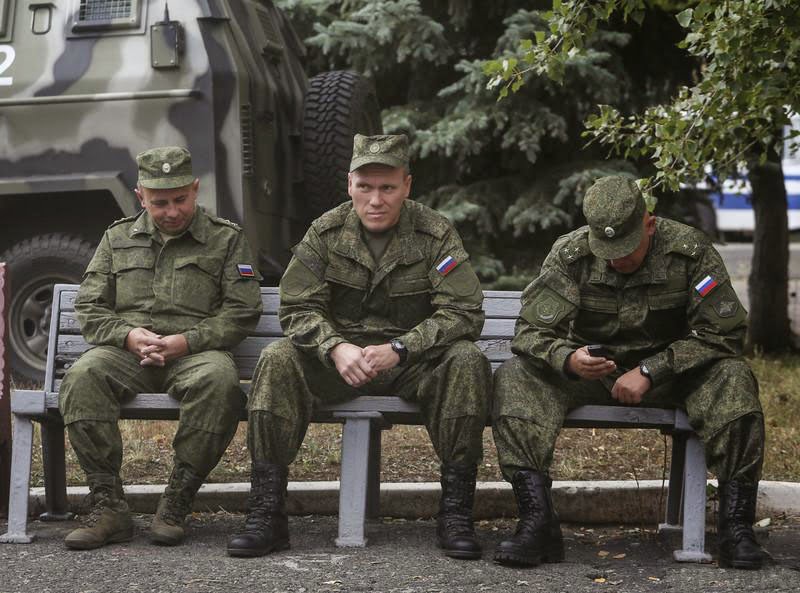 Россия продолжает ввод армейских подразделений и боевой техники на территорию Украины