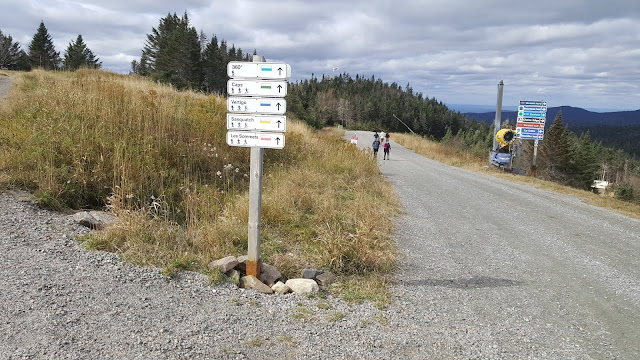 Retour du mont Tremblant par le sentier Les Caps