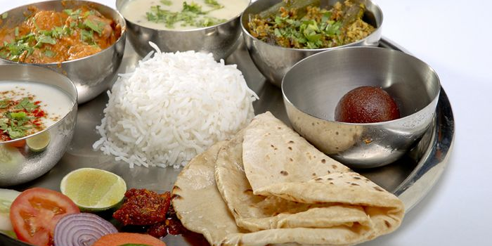 स्वस्थ भोजन की थाली (Hindi)