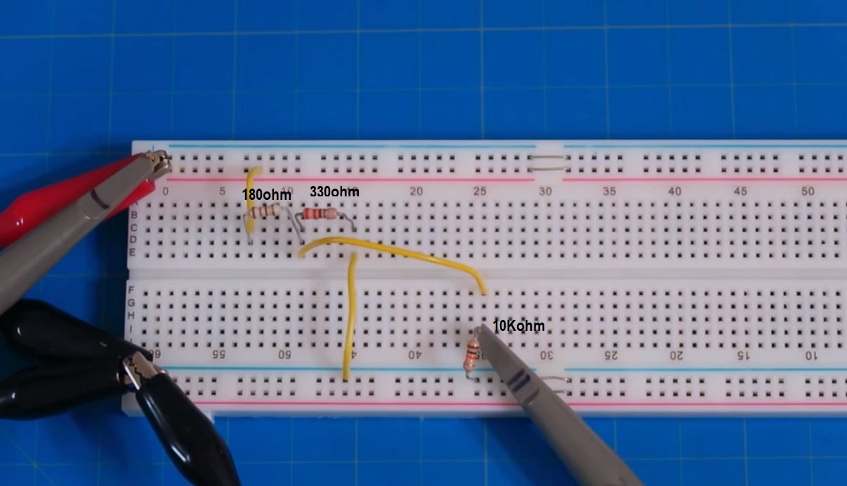 Voltage Divider Circuit and Signal Analysis on the Oscilloscope