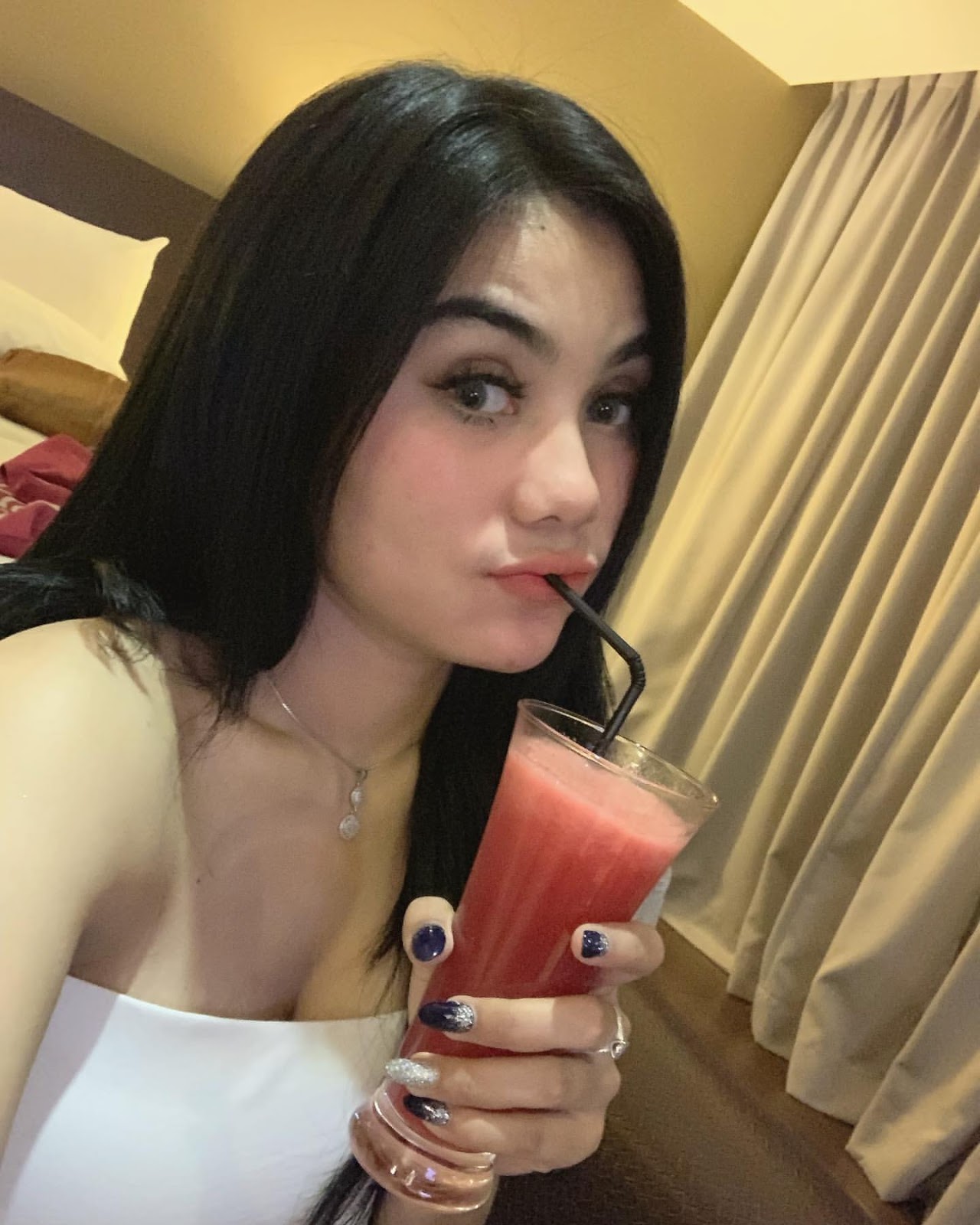 Charents Koleksi foto Selfie Terhot Model Indonesia - ZONA ARTIS LAGI