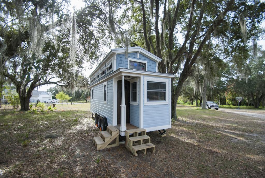 TINY HOUSE TOWN Luxury Davenport Tiny House (270 Sq Ft)