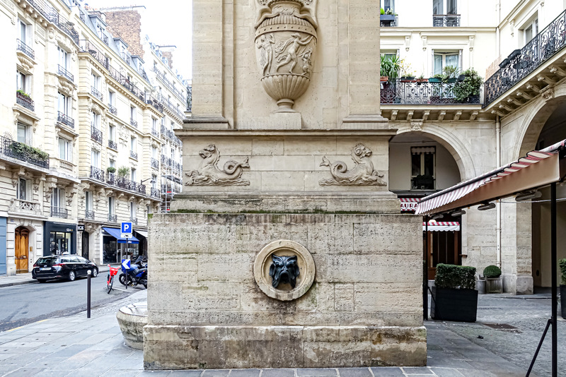 La Fontaine De Mars 129 Rue Saint Dominique 75007 Paris Paris : Fontaine de Mars, point d'eau martial au 129 rue Saint