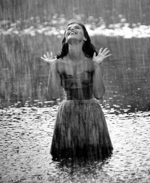 صور بنات شتاء 2021 اجمل صور بنات تحت المطر مصراوى الشامل