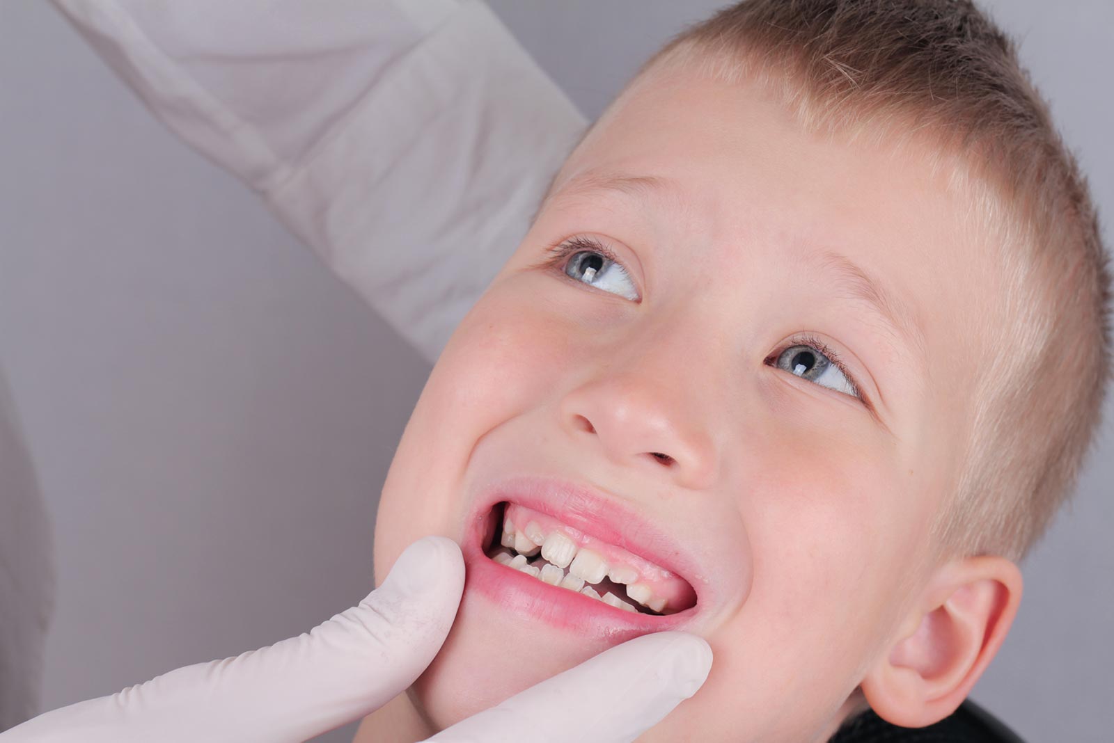 Отсутствуют коренные зубы у детей