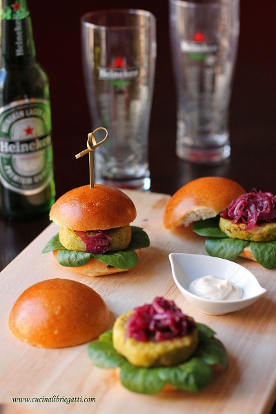 hamburger vegetariani broccoli cipolle caramellate hamburger vegetariani broccoli cipolle caramellate