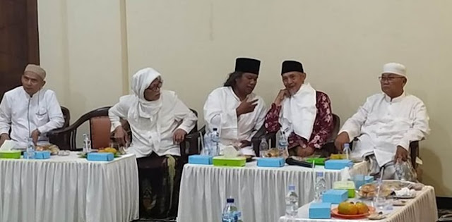 Sambangi Kiai-Kiai Jatim, Gus Muwafiq Minta Maaf Dan Ngaku Tobat Sambangi Kiai-Kiai Jatim, Gus Muwafiq Minta Maaf Dan Ngaku Tobat