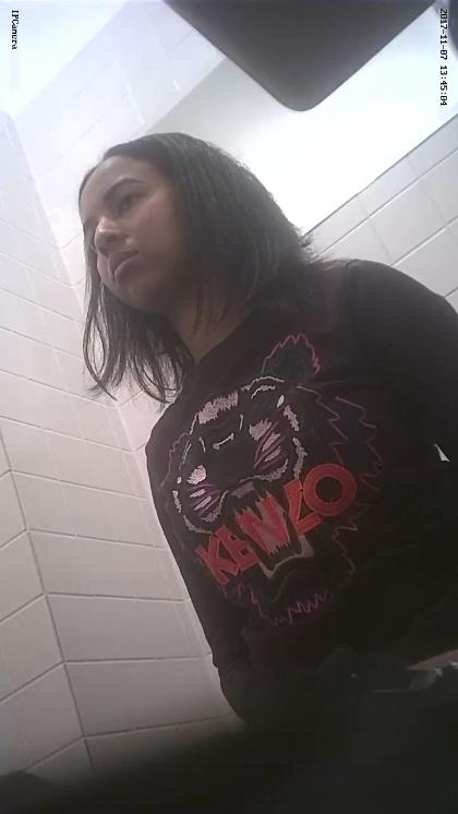 камера туалет студентов эро. в школьном туалете для девочек камера. Russian voyeur toilet page student restroom. скрытая камера в студенческом туалете. школьный женский туалет.