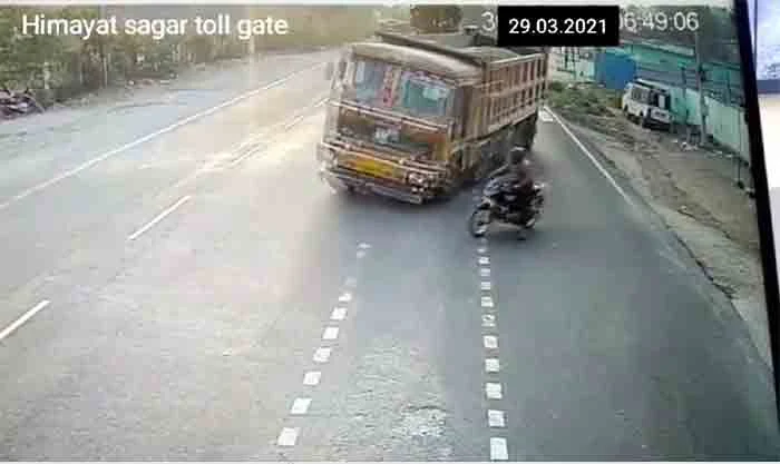 Watch: Reckless biker triggers truck collision in Rajendranagar, Bike, Accident, Injured, Video, Police, Twitter, CCTV, National, News