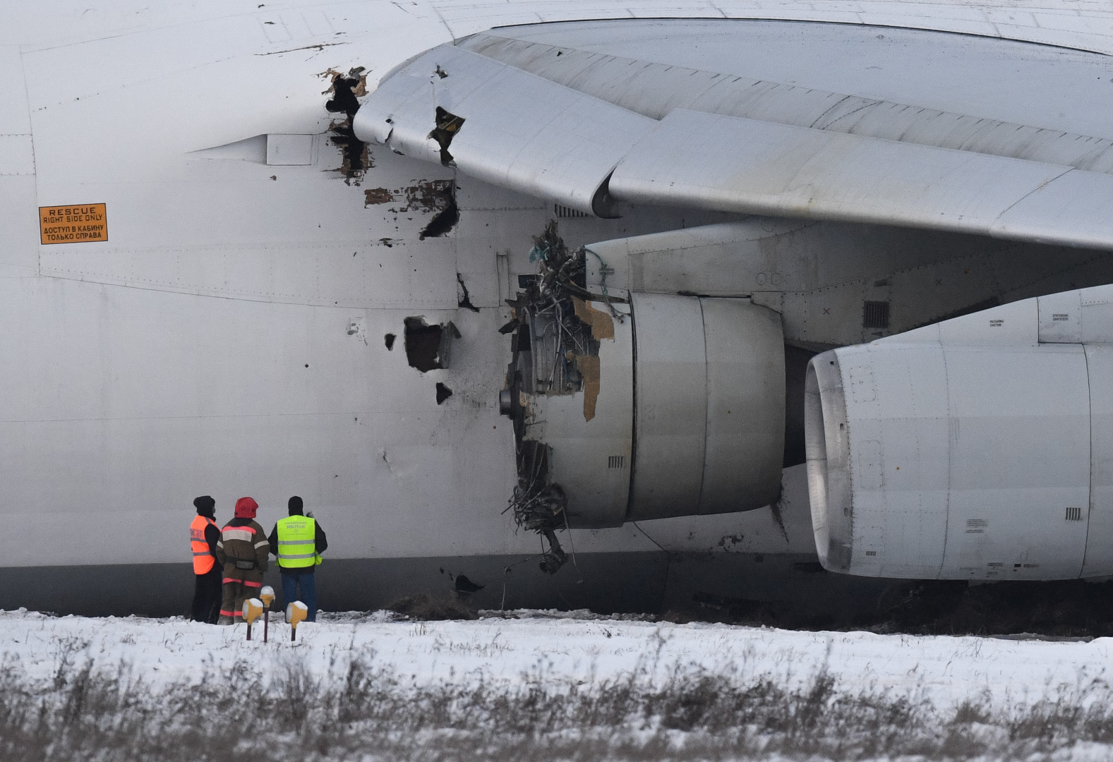 ан-124 руслан новосибирск. аэродром где приземлился самолет был недалеко. ан124 новосибирск выкатился. катастрофа boeing 707 в карелии. аэродром где приземлился самолет был недалеко.