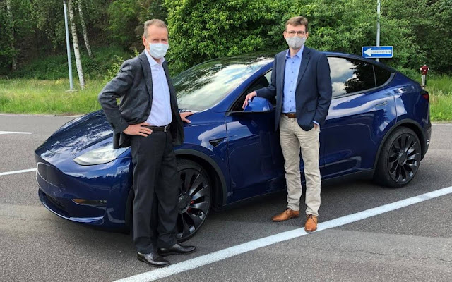 CEO da VW, Herbert testa o Tesla Model Y e diz que é a referência