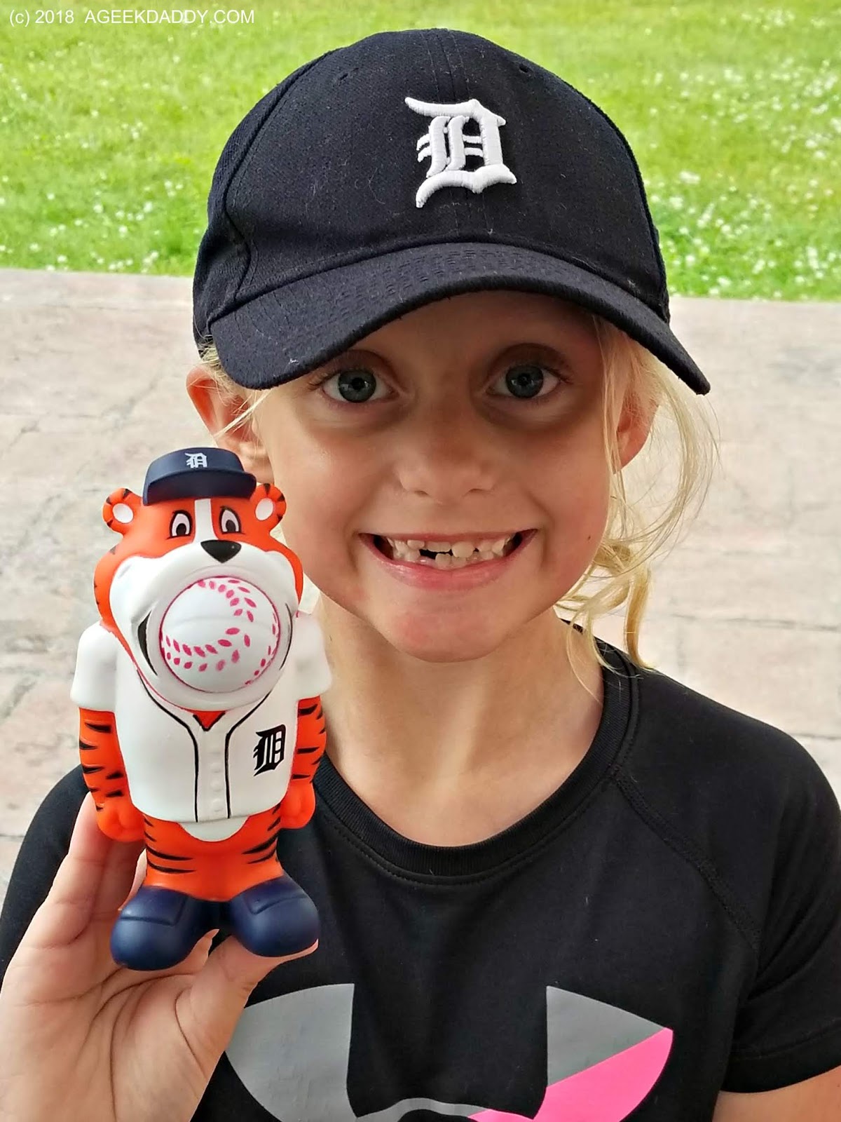 A GEEK DADDY MAJOR LEAGUE BASEBALL SQUEEZE POPPERS