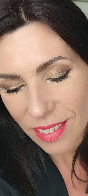 look oro ojos cerrados Paleta Courage de Revolution: Info, swatches y 3 looks con ella 10