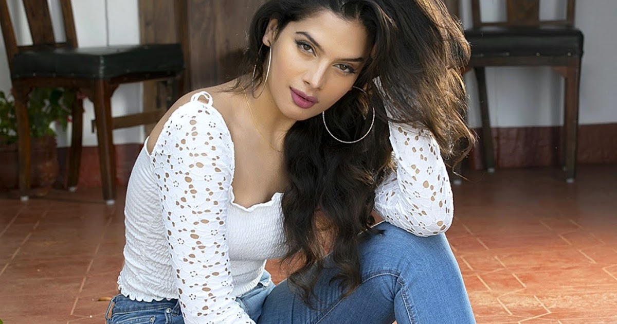 Tanya Hope Xxx - Beauty Galore HD : Tanya Hope Hot Body Shape In Tight Jeans And T-Shirt