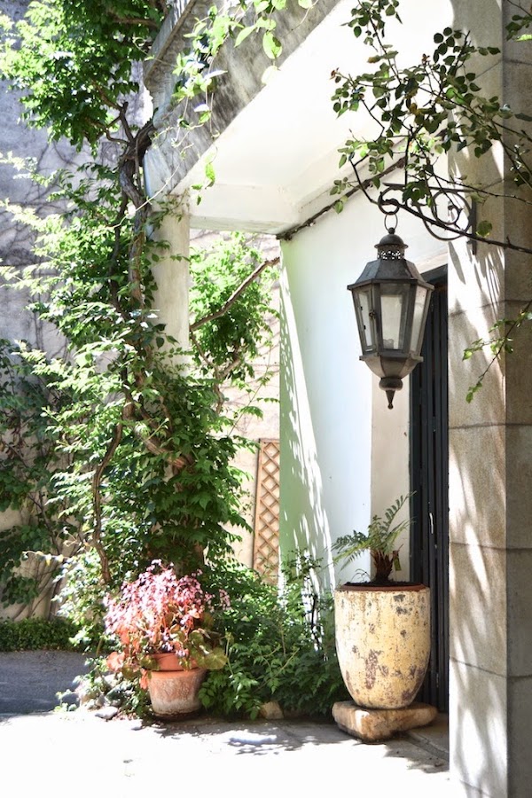 Preciosa fabrica de sillas en la provenza