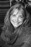 Karen Allen knits