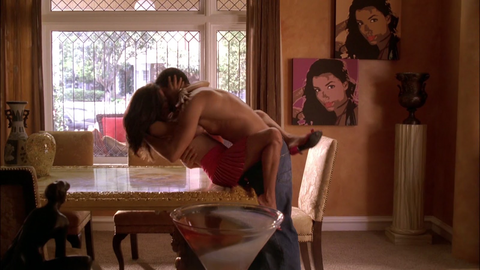 Jesse Metcalfe shirtless in Desperate Housewives 1-01 "Pilot" .