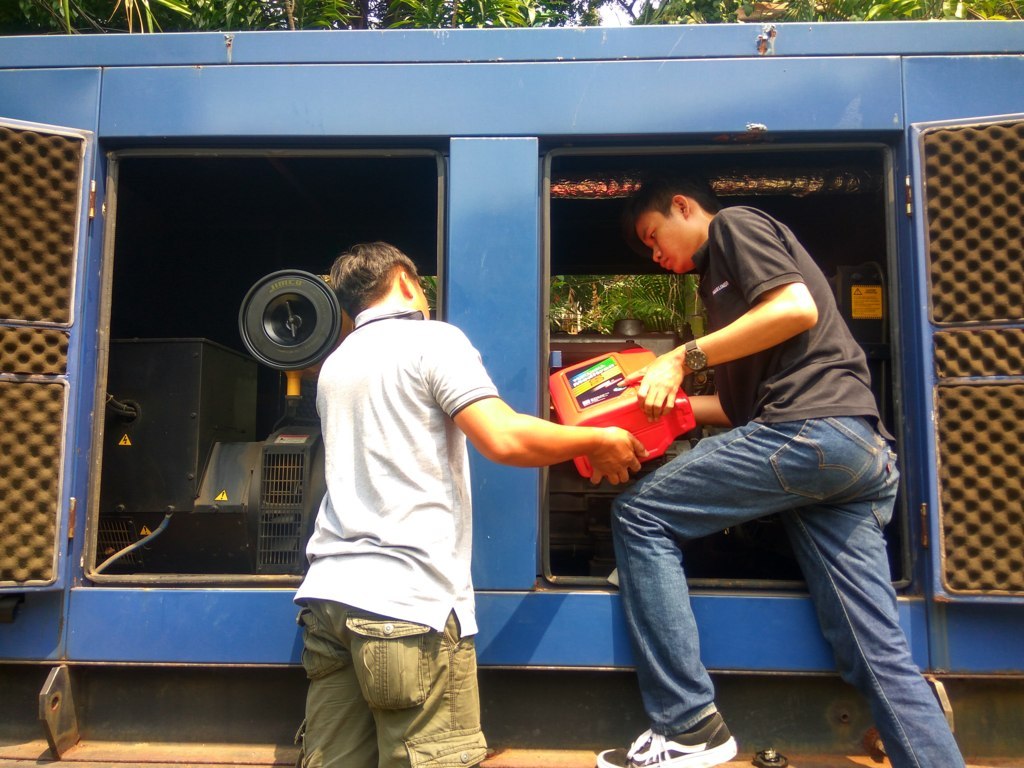 SERVICE GANTI OLI DAN FILTERFILTER GENSET Service Genset