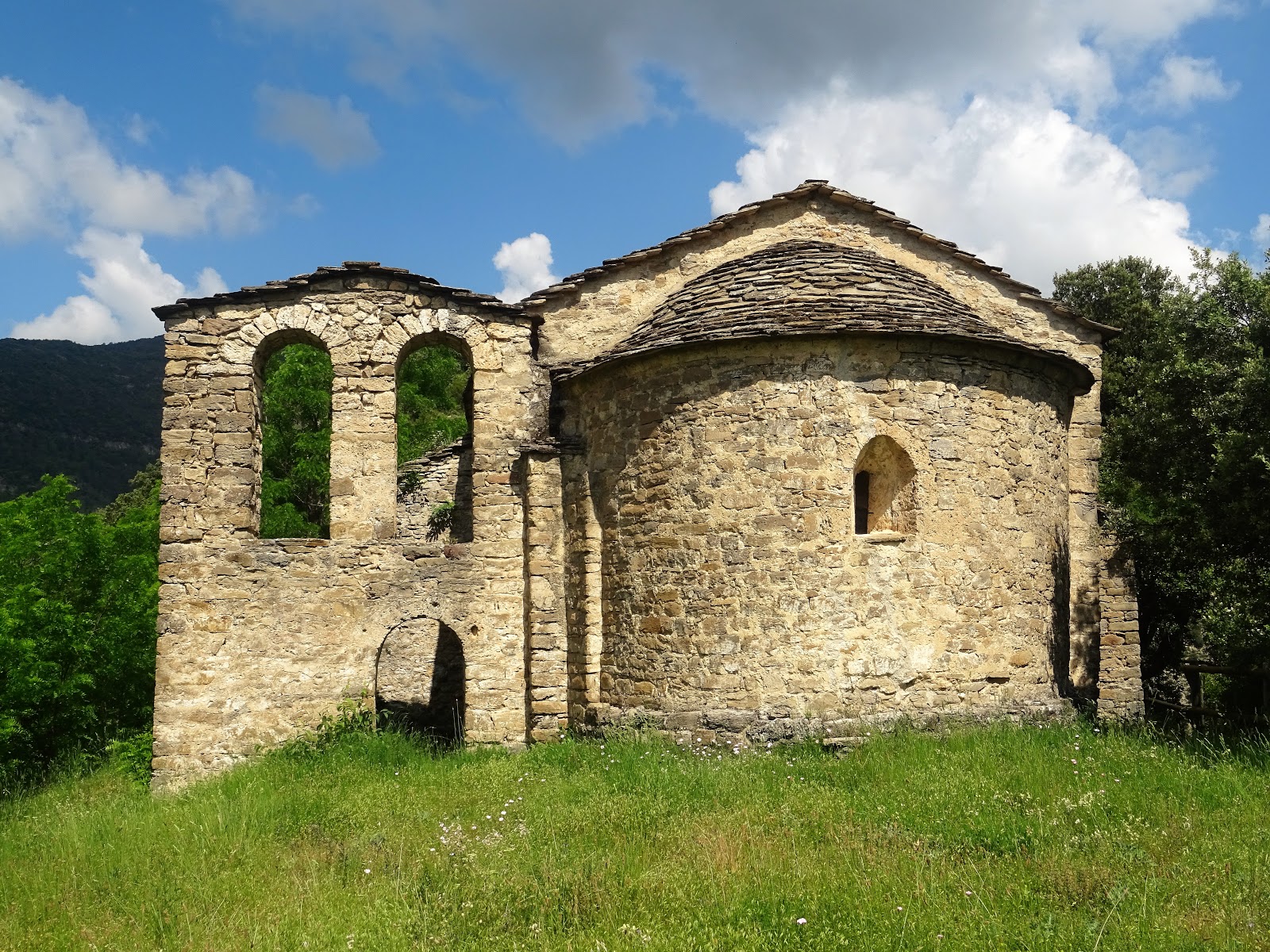 ARTÍCULOS, RESEÑAS LITERARIAS Y EXCURSIONES Carlos Bravo Suárez