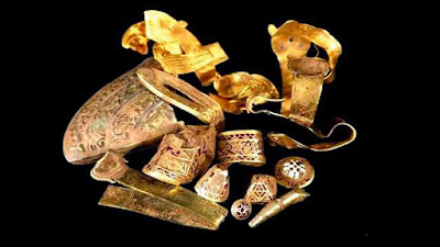 Клад из артефактов англосаксонского золота и серебра 7 века н.э., оценен в £3,285,000 фунтов стерлингов...