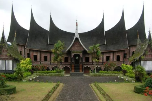 Ornamen Dan Hiasan Rumah Adat