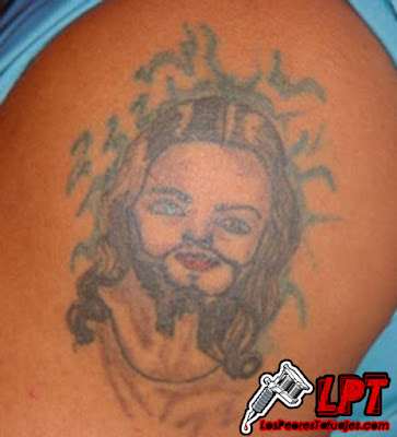 Tatuaje FAIL : Jesús con la cara desordenada