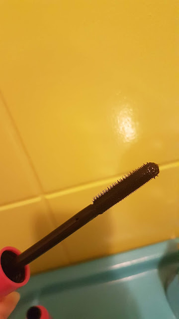 Die Bürste vom essence "I love extreme crazy volume mascara" Die Bürste vom essence "I love extreme crazy volume mascara"