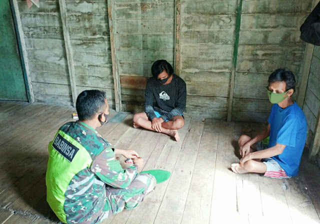 Babinsa Agung Sucianto Besuk Warga Penderita Sakit Kram Perut Babinsa Agung Sucianto Besuk Warga Penderita Sakit Kram Perut
