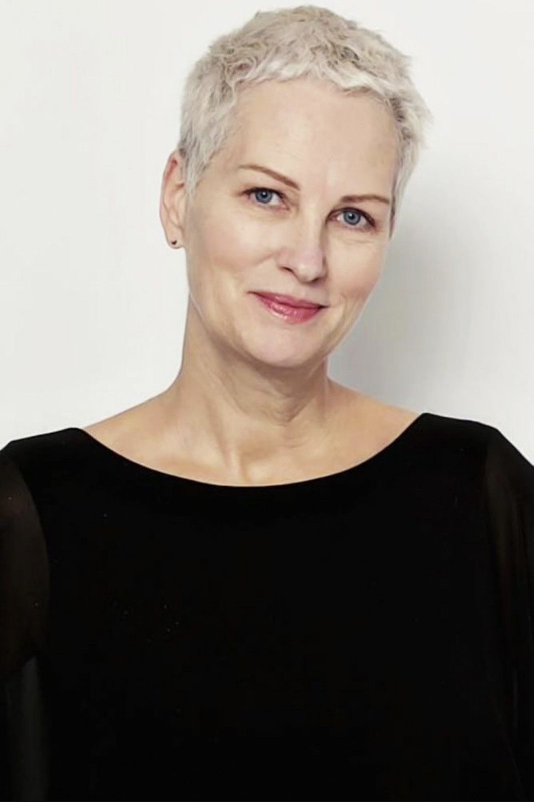 2022 Short Hairstyles for Women Over 50 That Are Cool Forever