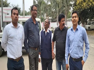 घूसखोर इंजीनियर को निगरानी की टीम ने रंगे हाथ किया गिरफ्तार, इस काम के लिए मांगी थी लाखों की घूस घूसखोर इंजीनियर को निगरानी की टीम ने रंगे हाथ किया गिरफ्तार, इस काम के लिए मांगी थी लाखों की घूस