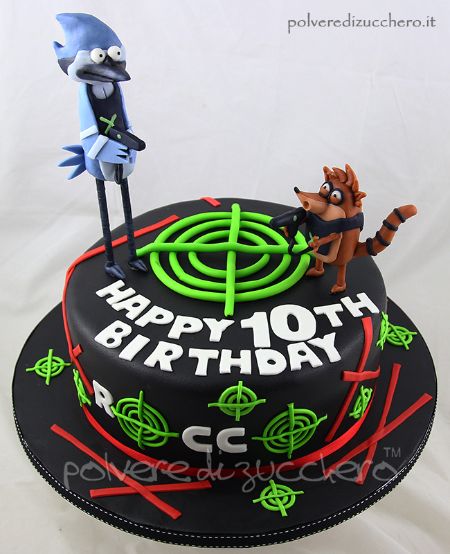 torta e cupcakes per una festa a tema laser tag con ricky e mordecai in pasta di zucchero