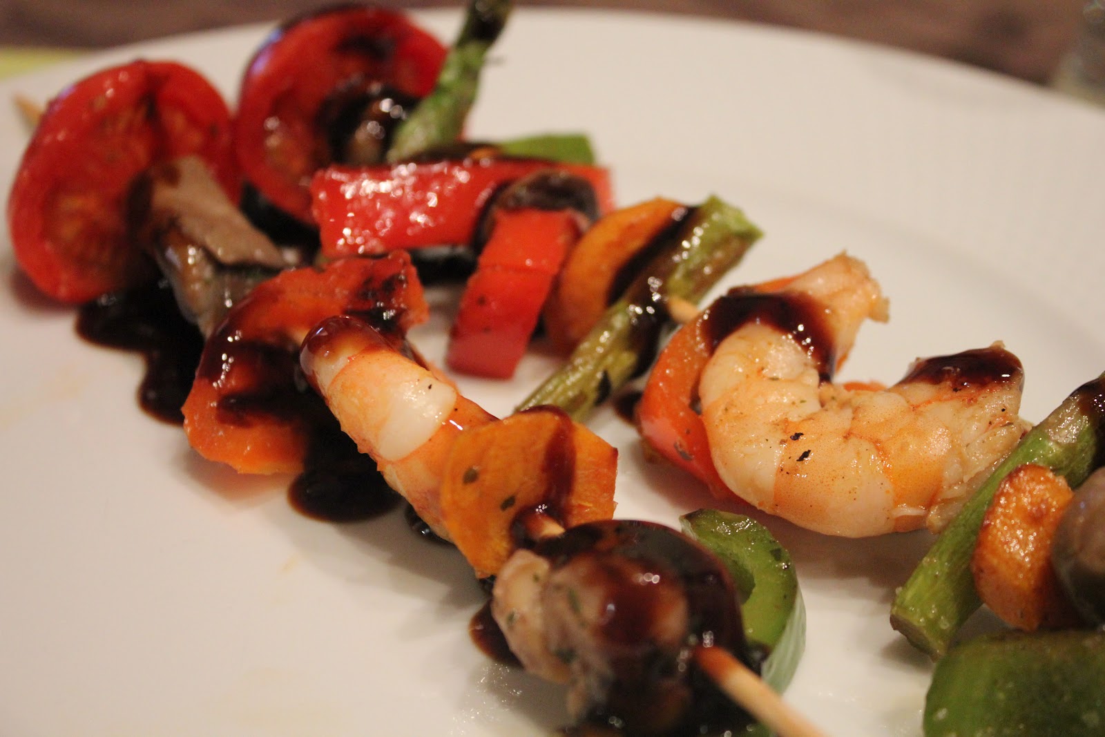 Dulce Barcelona: Pinchos de langostinos con verduras a la brasa