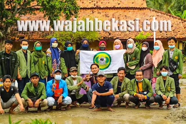 Mahasiswa STAIN El Ghazy Giat Baksos dan Bersihkan Sekolah di Pantai Bahagia Muaragembong Mahasiswa STAIN El Ghazy Giat Baksos dan Bersihkan Sekolah di Pantai Bahagia Muaragembong