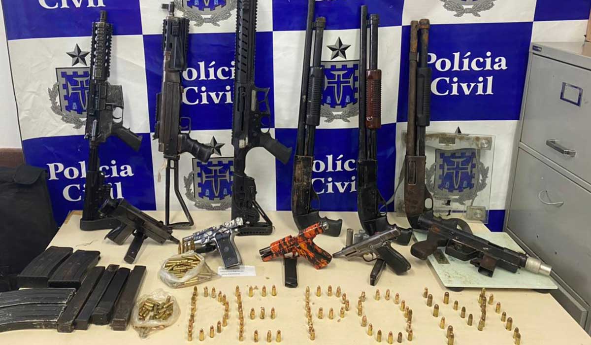 Polícia encontra arsenal do tráfico durante operação em Salvador