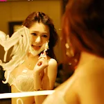 Tender The Mold Wu Muxi – Sexy Female Shaving, White Foam Foto 5