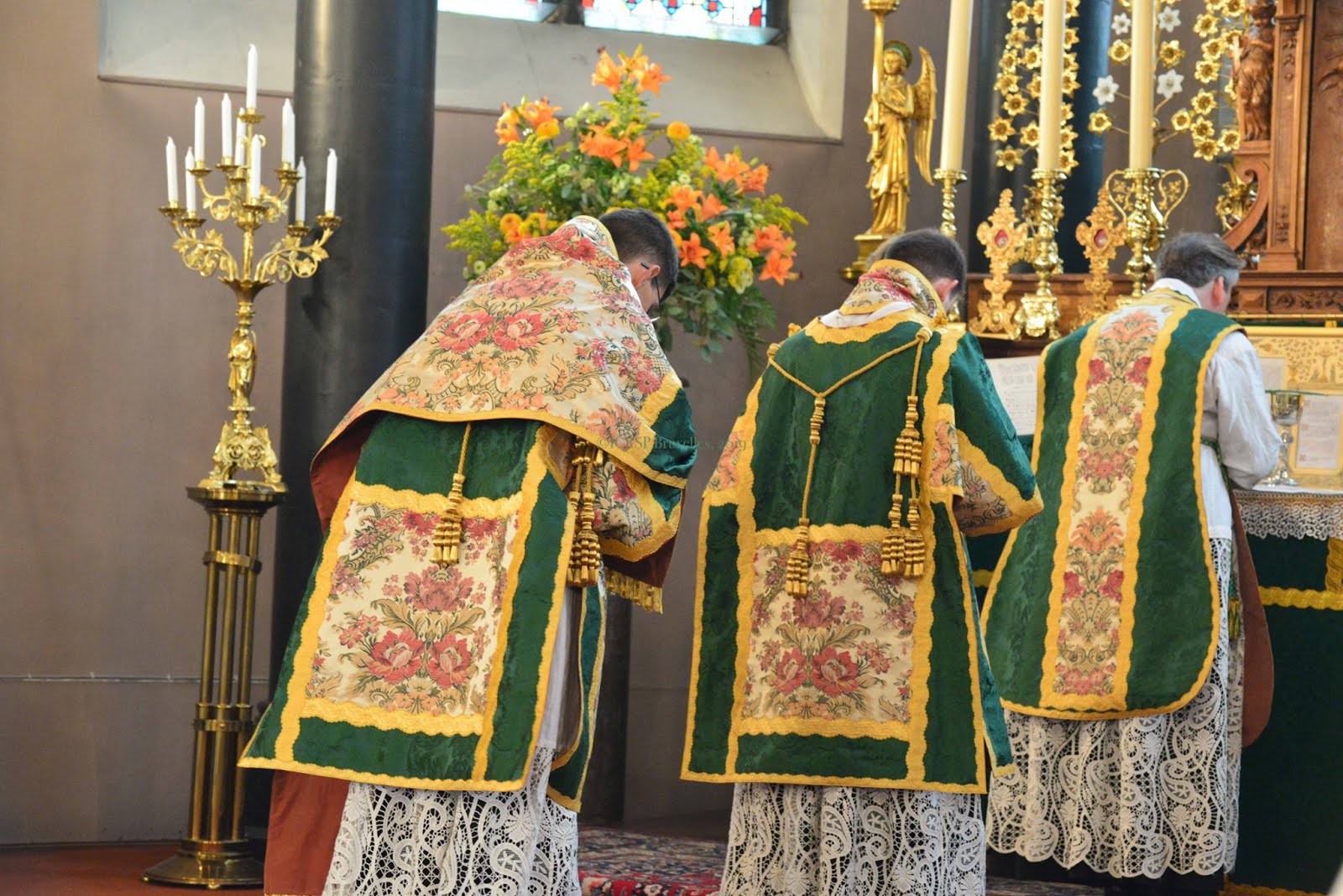 A Spanish Set from Pluriarte Arte Sacro ~ Liturgical Arts Journal