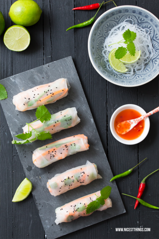 Sommerrollen Rezept Summer Rolls  mit Garnelen und Reisnudeln #sommerrollen #asiatisch #summerrolls #asianfood #partyrezepte #leichterezepte #foodblogger #rezepte