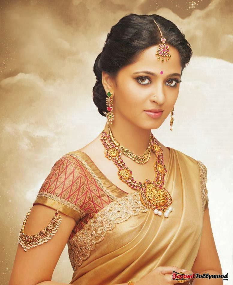 TollywoodStills: Actress Anushka Hot Saree Pics