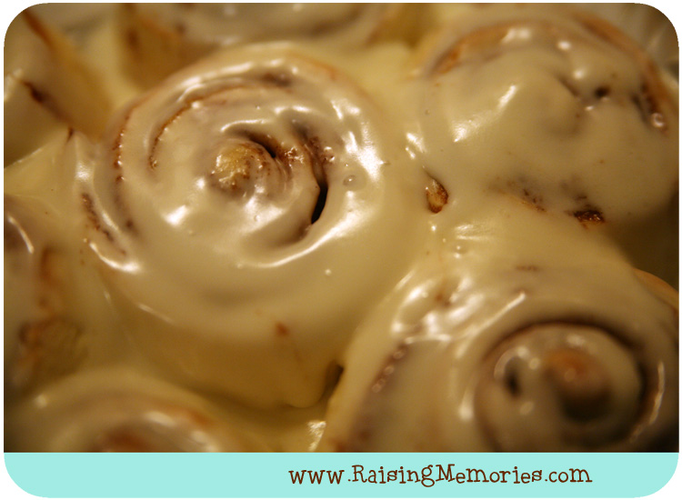 Step-by-Step Cinnabon Tutorial by www.RaisingMemories.com