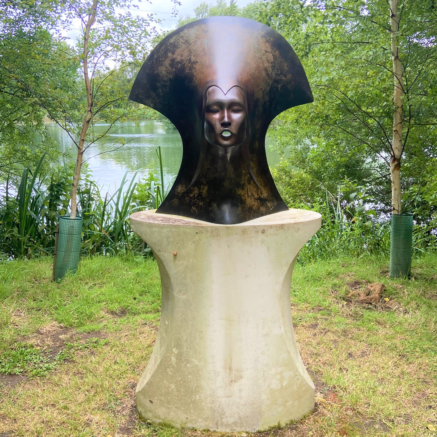 A DAY AT SCULPTURE BY THE LAKES IN DORSET WOOL OF THE KING