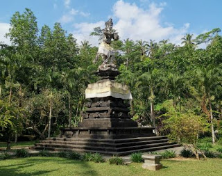 Taman Tirta Empul, Isla de Bali, Indonesia.