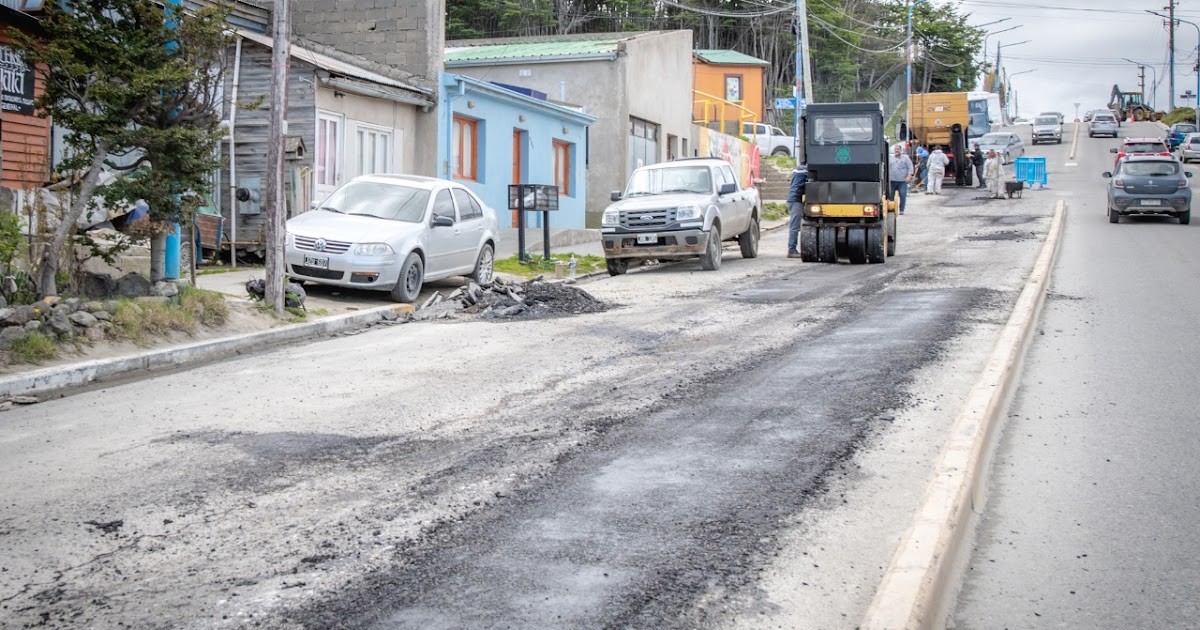 Ushuaia avanza con el Bacheo de la Avenida Magallanes - Portal La TDF
