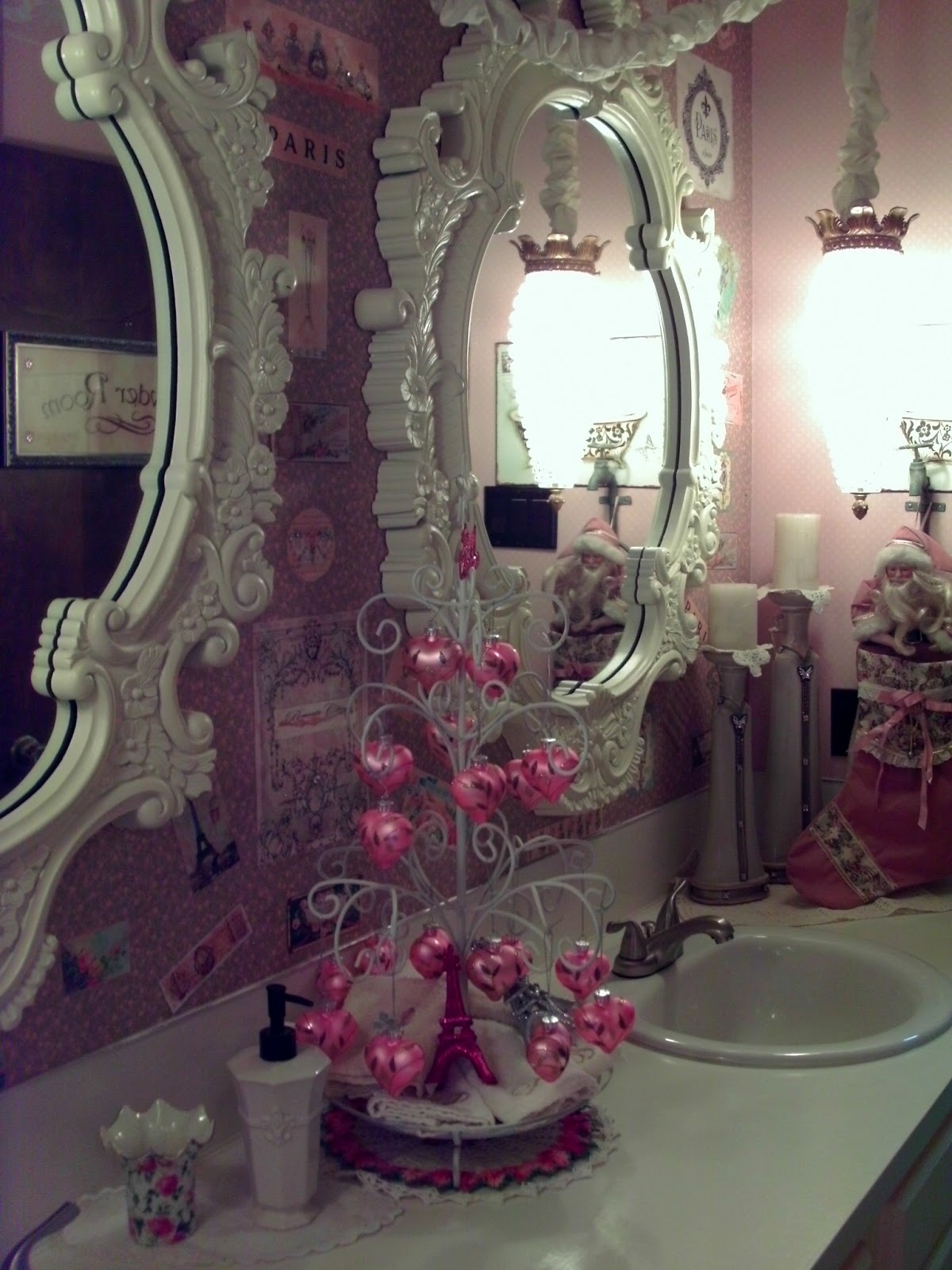 Penny's Vintage Home Christmas in the Powder Room