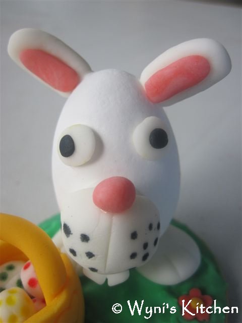 MAKE. EAT. LOVE: Easter Egg Bunnies and Chickens with Chocolate eggs and Fondant