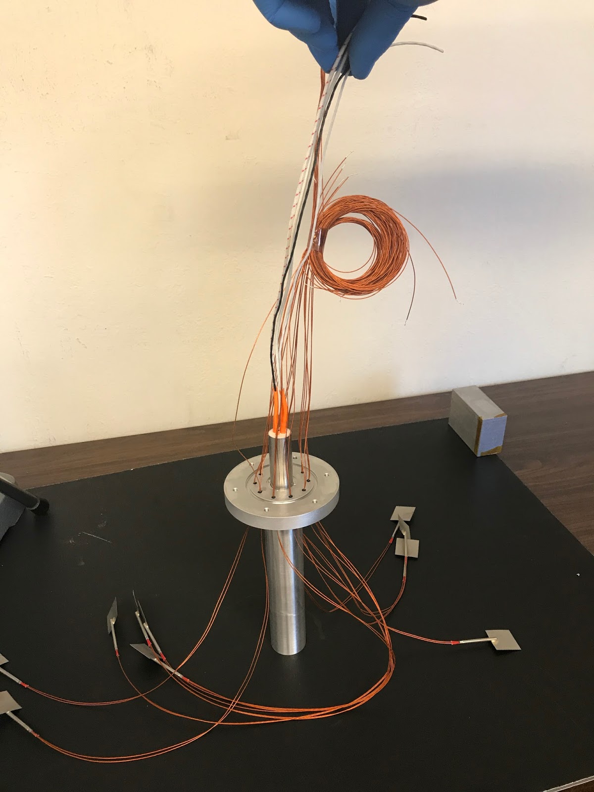 Vacuum Thermowell and Heater Assembly Simultaneously Heats and Monitors Semiconductor Wafer's
