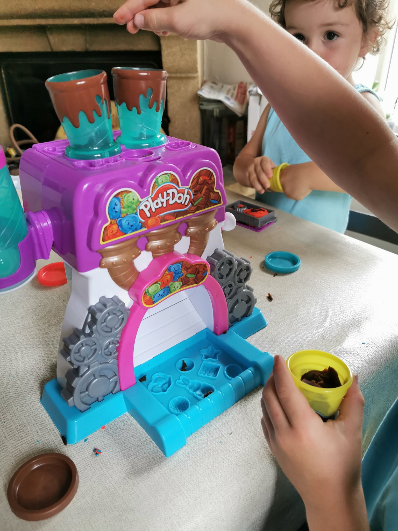 Quelle Est L Activite Preferee Des Petits La Pate A Modeler Bien Entendu Petits Genies En Herbe