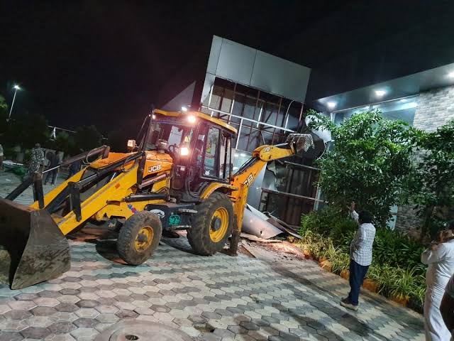 Daily Politics - YS Jagan Says His Govt Will Demolish 1100 Illegal Constructions-June 27 2019