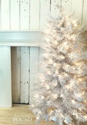 Christmas, Christmas decorating, Christmas tree, Christmas tree lights, Christmas lights, Christmas decor, lighting, stylist secrets, decorator tips, holiday decor, holiday, diy holiday decor, diy, diy home decor, diy decorating, tree lights, December decor, winter holiday decorating, winter holidays, tree lighting tips