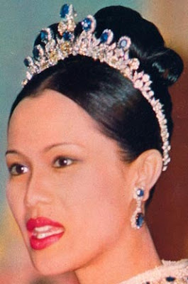 diamond necklace tiara queen sirikit thailand
